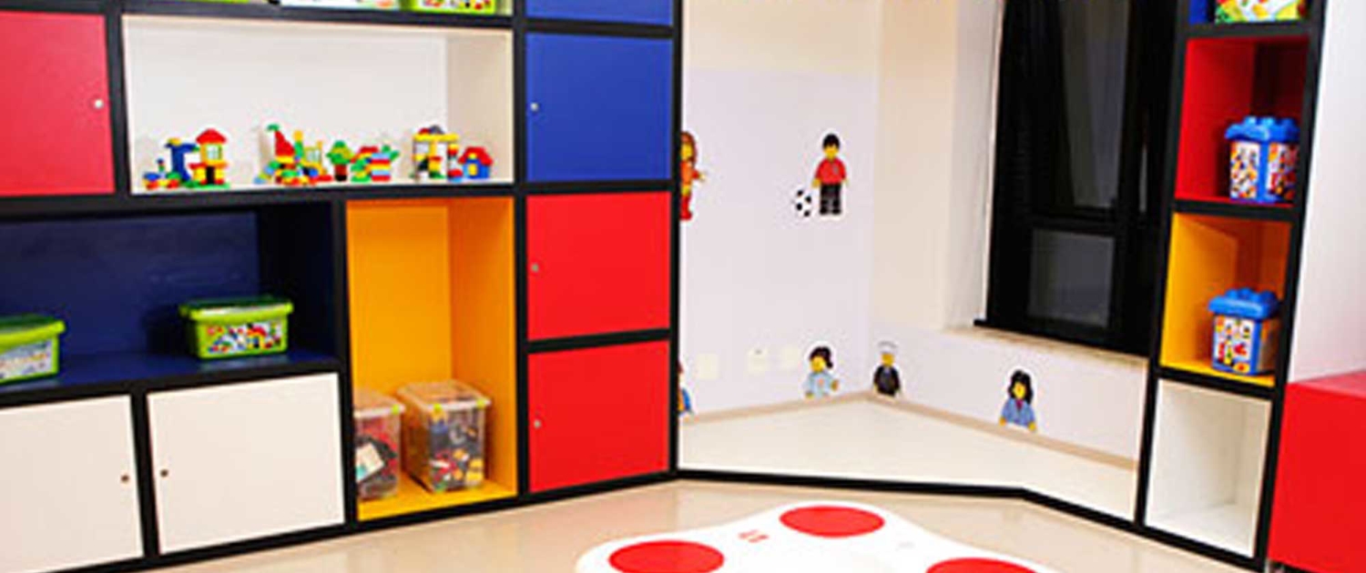 2010 | São inauguradas as Brinquedotecas LEGO no Hospital das Clínicas e no Hospital Sírio Libanês, ambos em São Paulo.